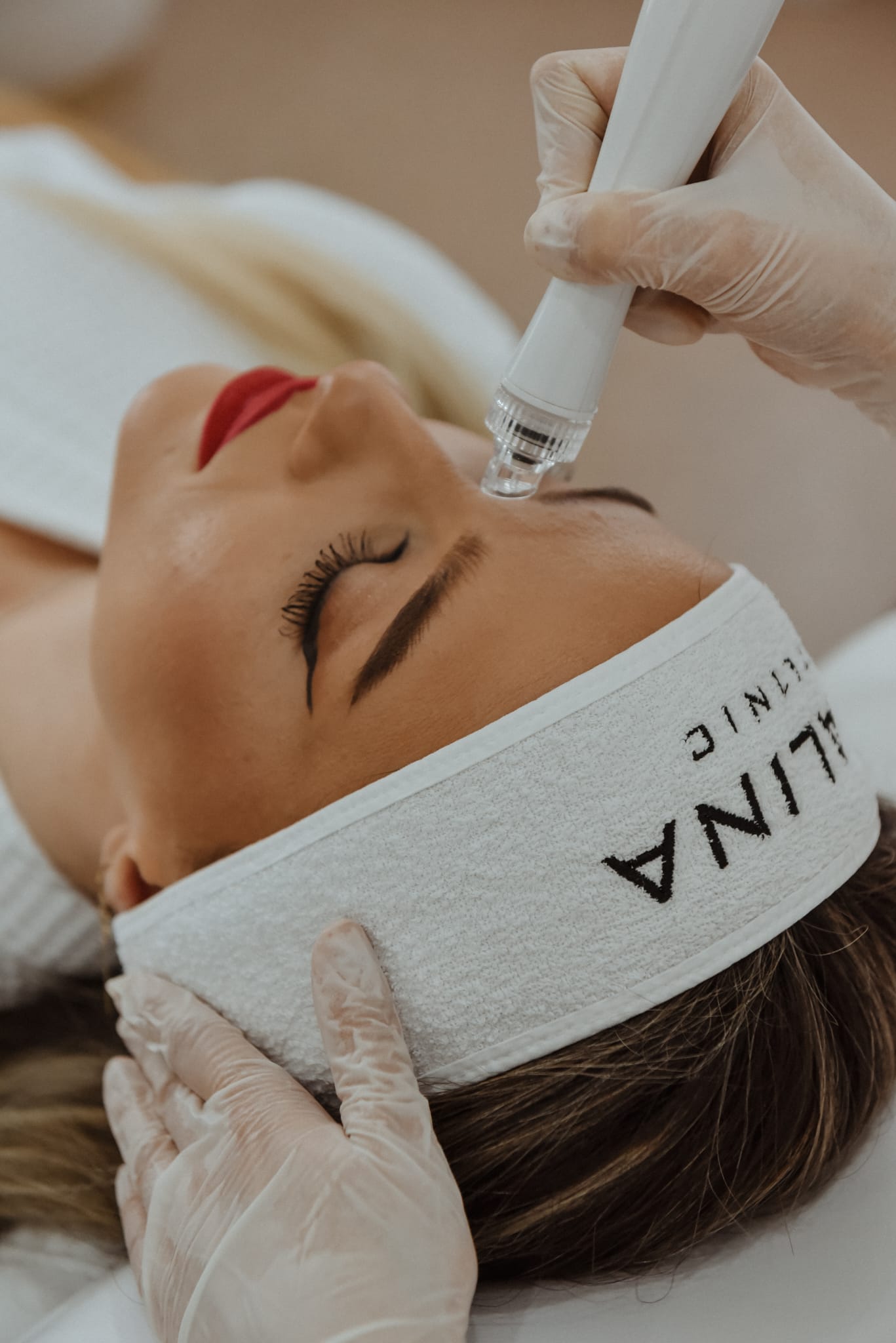 Îngrijire facială în Malina Clinic, imagine ilustrativă